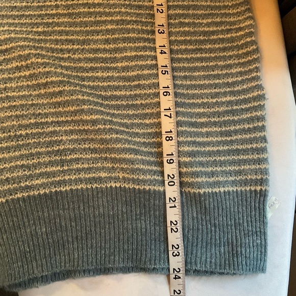 LC Lauren Conrad Blue Knit Sweater - Picture 6 of 10